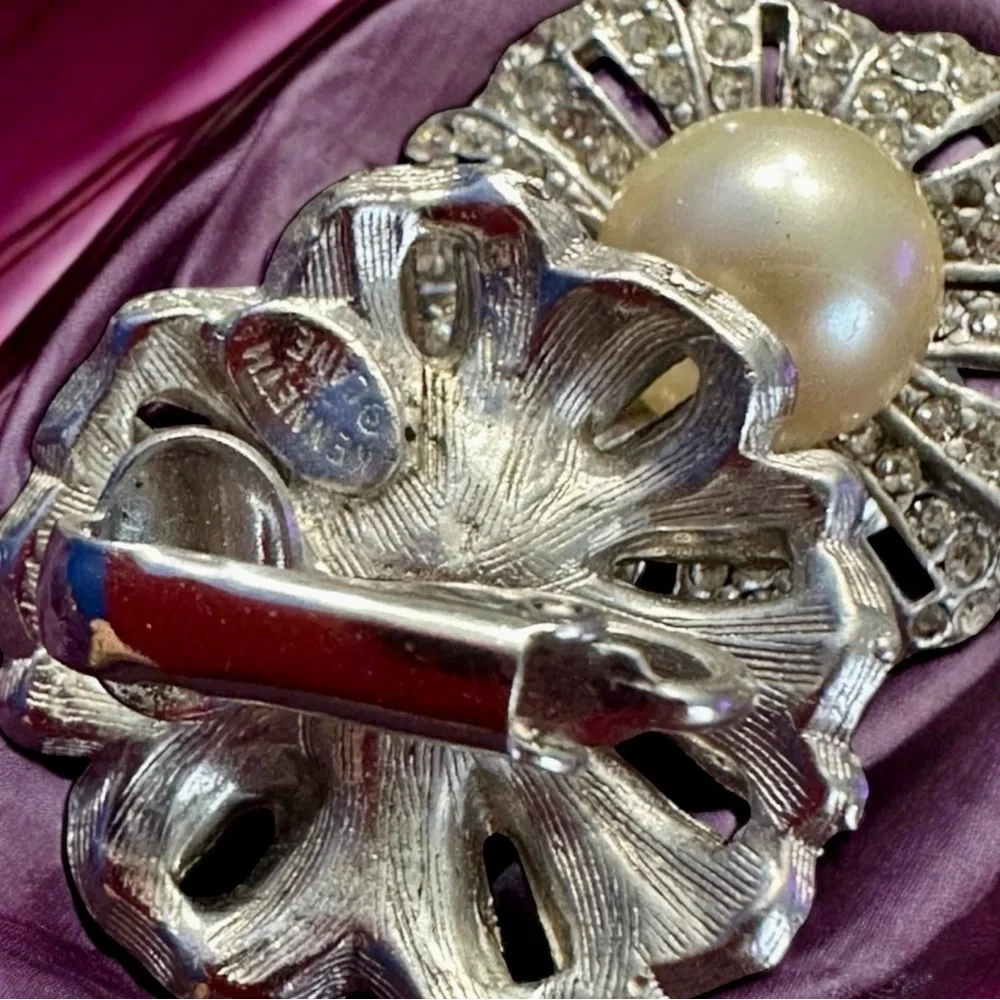 KJL Kenneth Jay Lane Pave Crystal Flower Faux Pearl Earrings Janis Paige Estate - Picture 6 of 6